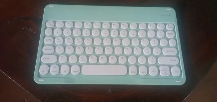Vendo teclado Bluetooth seminovo funcionando perfeitamente entgo
