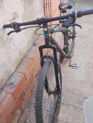 Bicicleta aro 29 em boas condições de telefone para contato * nome Daniel