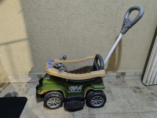 Carinho de passeio infantil menino
