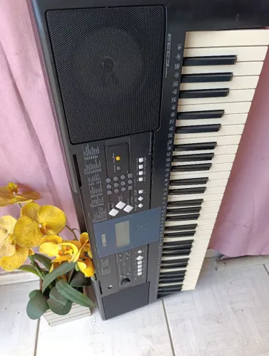 Teclado Yamaha PSR E333 já progamado ritmos atuais 