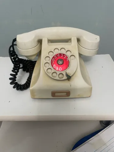 Telefone Antigo de Disco Vintage - Decorativo e Colecionável