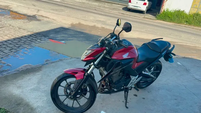 Cb 300f bem conservada 2024