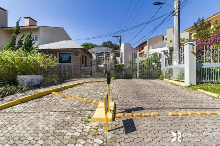 Casa à venda em Vila Nova com 198 m², 2 quartos, 1 suíte