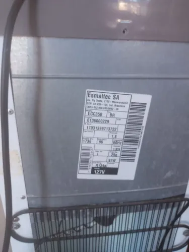 Vendo bebedouro gelando muito nunca foi mexido ou aberto faço entrega dele 320 reias