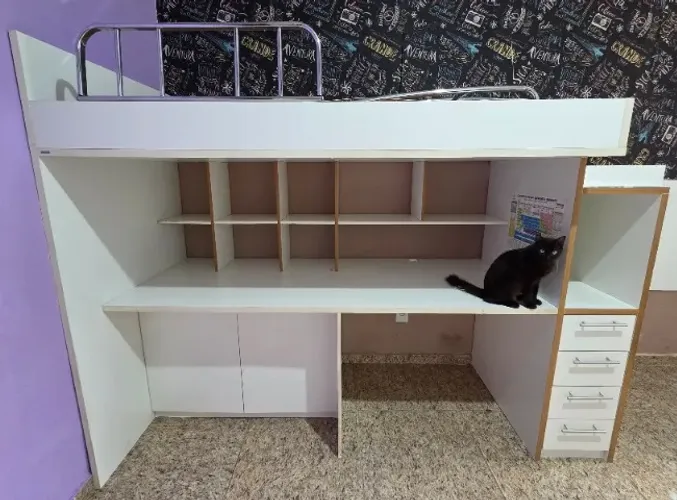 MÓVEL PLANEJADO USADO - CAMA ALTA + ESCRIVANINHA + GAVETEIRO + NICHOS + ARMÁRIO*
