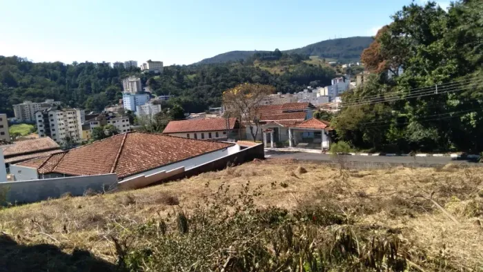 terreno  há 300 mts do centro de serra negra - plano - vista 