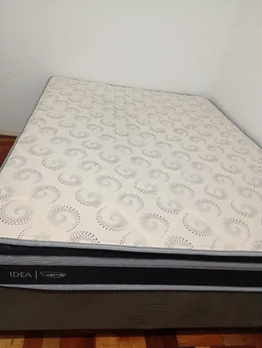 Vendo cama box semi nova