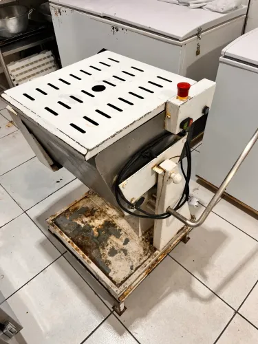 Amassadeira basculante 40Kg massa pronta
