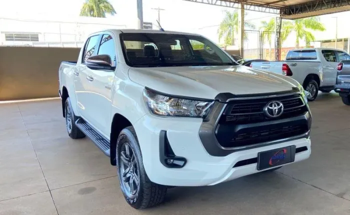 Toyota Hilux CD SR 4X4 2.8 TDI Diesel Aut. 2024