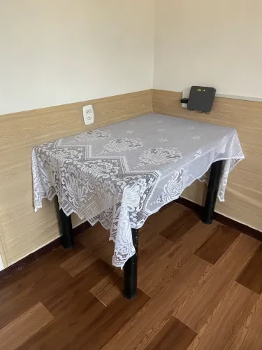 Mesa de mármore sem cadeiras
