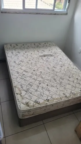 Cama e box 200R$