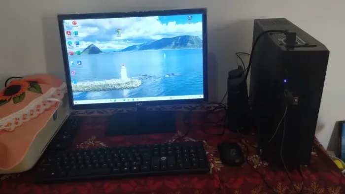 PC Intel I5, 8GB, SSD 480GB, Windows 10 c/ monitor 19",