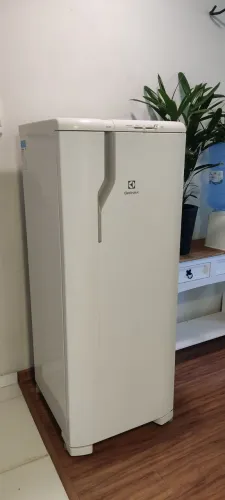 Geladeira Electrolux RE31- ótimo estado