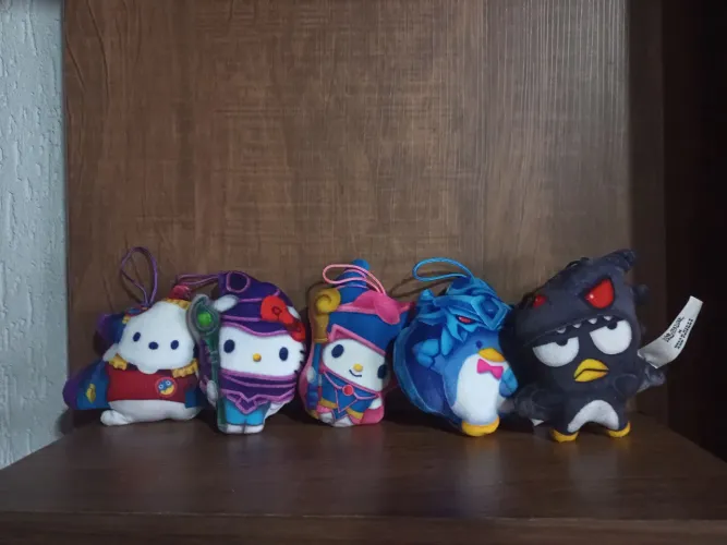 5 pelúcias hello Kitty and fruends usadas na condição