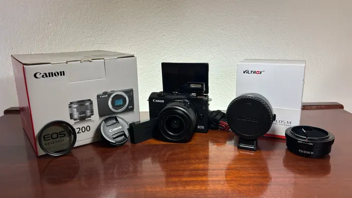 Câmera Mirrorless Canon M200 (Único dono) - Lentes Negociáveis
