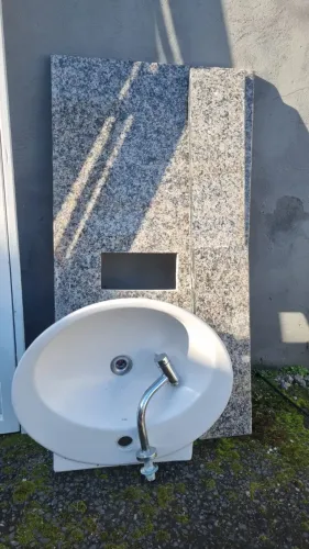 Pia 40x50, granito 54x97 com guarnição de 15cm a esquerda