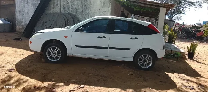 Ford Focus 1.8 16V 5P 2003