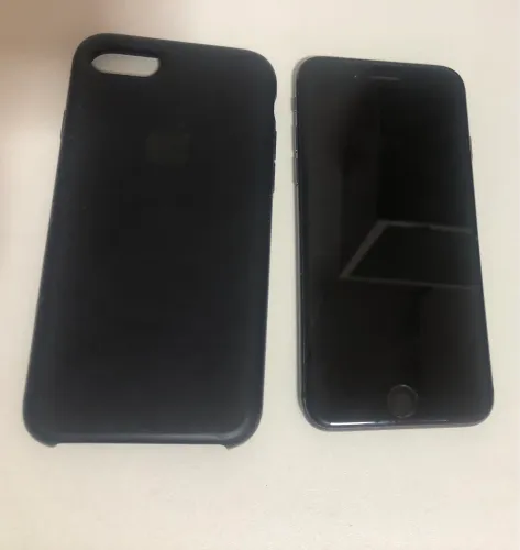 iPhone 8 64GB Preto - Defeito Blacklight / Para Conserto