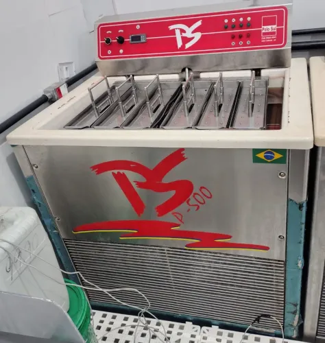 MÁQUINA DE PICOLE / GELO SABORIZADO