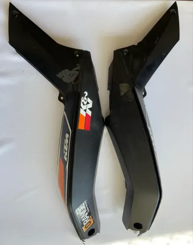 Carenagem lateral traseira Moto Duke 200 2017