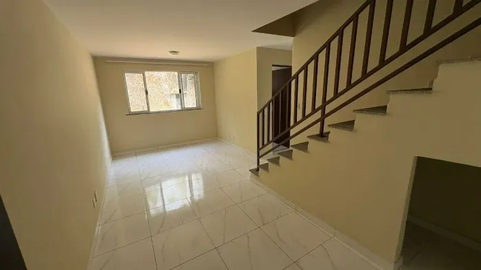 Cobertura com 3 dormitórios para alugar, 112 m² por R$ 2.843,36/mês - Ermitage - Teresópol