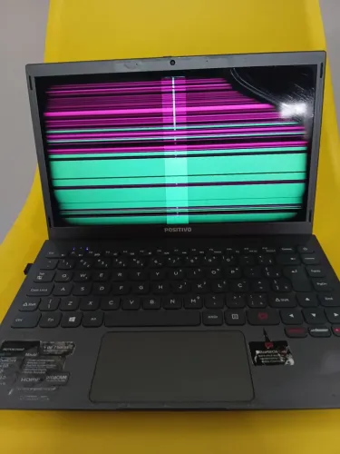 Notebook tela quebrada