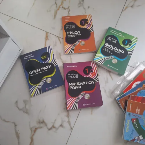 Livro ensino médio Editora Moderna Plus