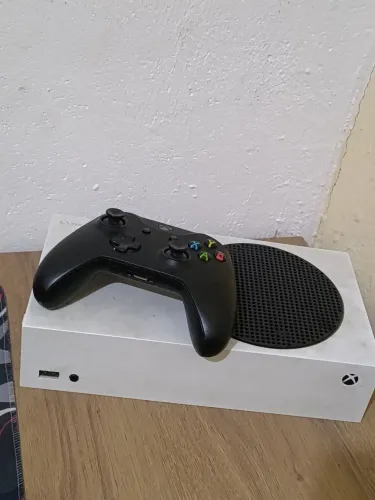 XBOX SÉRIES S 512GB - 1 CONTROLE - CHAMA MAIS INFO