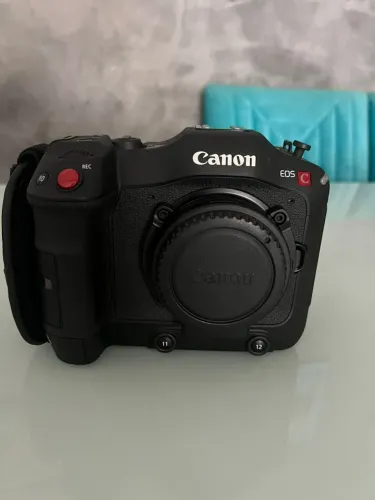 Canon EOS C70 Cinema 4K + 2 Baterias + Alça e Acessórios Originais