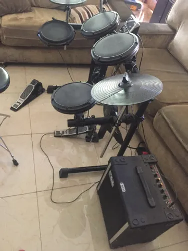 Bateria eletrônica Alesis DM6