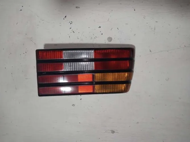 Lanterna Traseira Monza 82/90 L.E C/ Friso Preto Ambar (Novo)