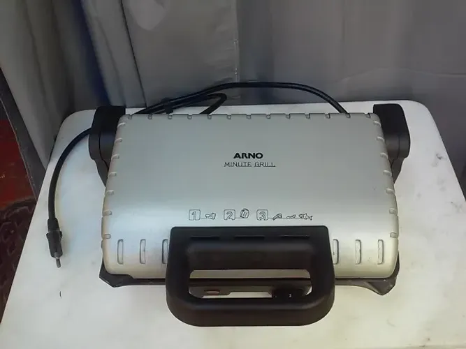 Grill Arno 110V, perfeito estado, funcionando bem. E outros.
