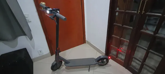 Patinete Elétrico Adulto com Conexão Bluetooth Até 100Kg -25 km/h