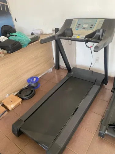 Esteira Athletic profissional semi nova
