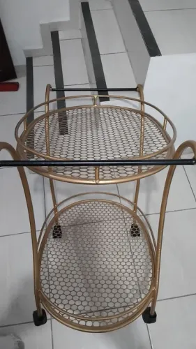 Carrinho de servir café.