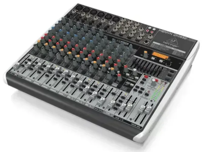 Oferta da Audiovisão: Mesa de Som Behringer QX-1832. Última unidade no valor anunciado