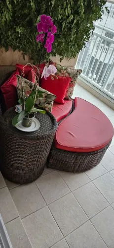 Chaise em Fibra sintética,  estrutura em aço inox 