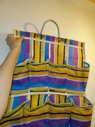 Sapateira retrô em bom estado, material grosso. Brechó.