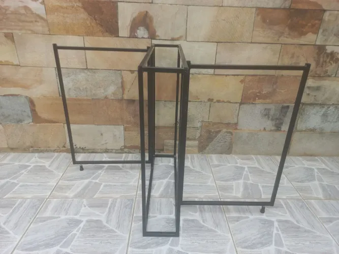 PÉ DE MESA DE FERRO ARTICULADA