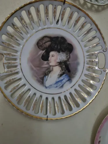 PRATO DECORATIVO. 
