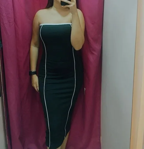 Vestido tubinho preto com detalhes branco 