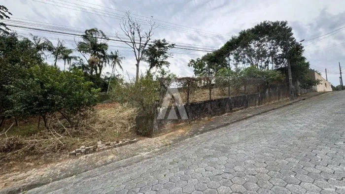 Terreno à venda no bairro Floresta em Joinville, de R$ 870.000,00 por R$826.500,00.