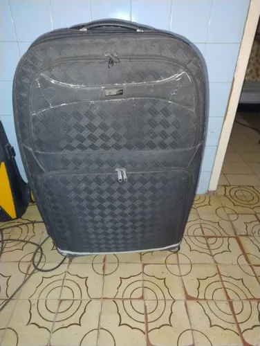 Vendo mala de viagem grande.