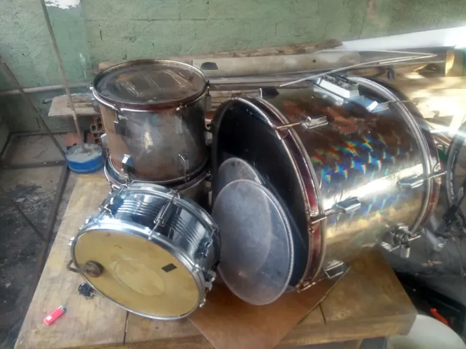 Bateria turbo  bumbo de 22, caixa pele dudu portes e rmv porosa