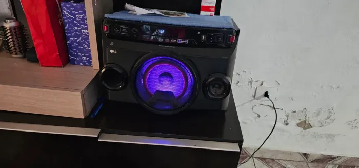 Aparelho de Som LG com Bluetooth e Iluminação