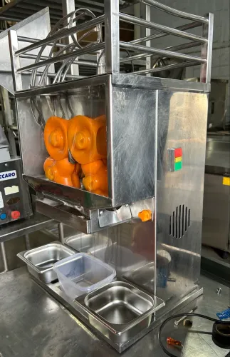 Máquina Espremedor de Laranjas
