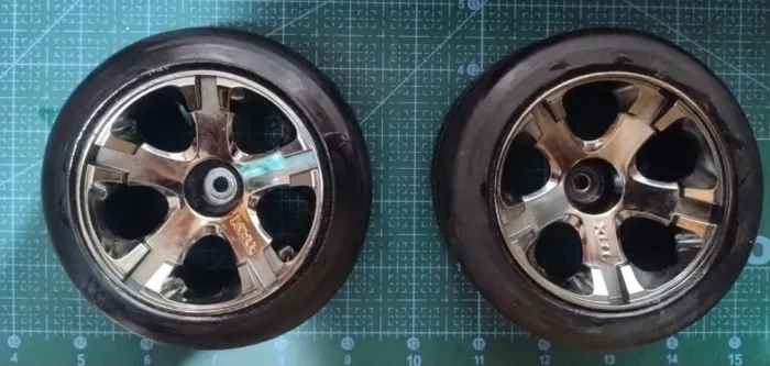 1 Par de rodas com pneus slik originais do Jato Traxxas
