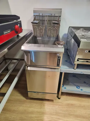 fritadeira industrial a gás de zona fria prime - a pronta entrega 