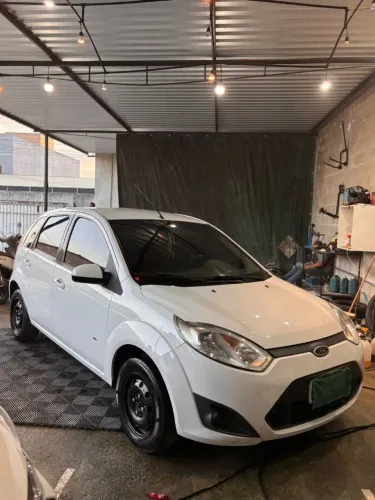 Ford Fiesta SE 1.6 8V Flex 5P 2014