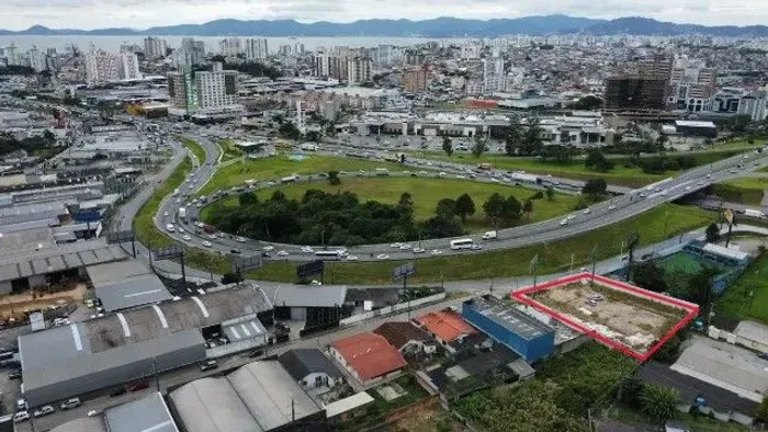 Terreno à Venda na Entrada da Via Expressa (BR-282)